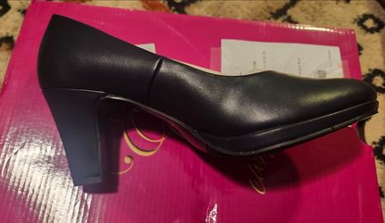 "Equinox" Navy Blue Pumps/Heels - Size 7 - NEW IN BOX