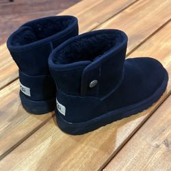 UGG Kids Classic Short II Boots • Size 3 Black Suede/Sheepskin