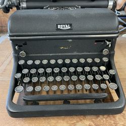 Royal 1950’s Manual Typewriter 
