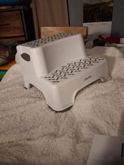 Pleated Step Stool