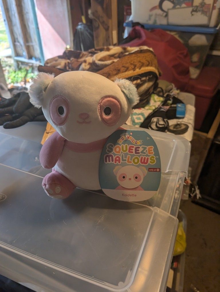 Squeezemallow- Kaldette the Pink Panda