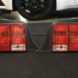 2005-09 Ford Mustang stock Tail Lights