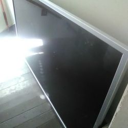 Great 42 Inch HD TV With Remote 