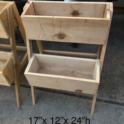 NEW Assorted Cedar Planters