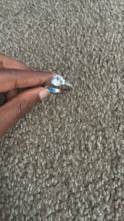 woman’s wedding band