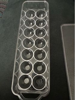 Plastic eggs holder with cover