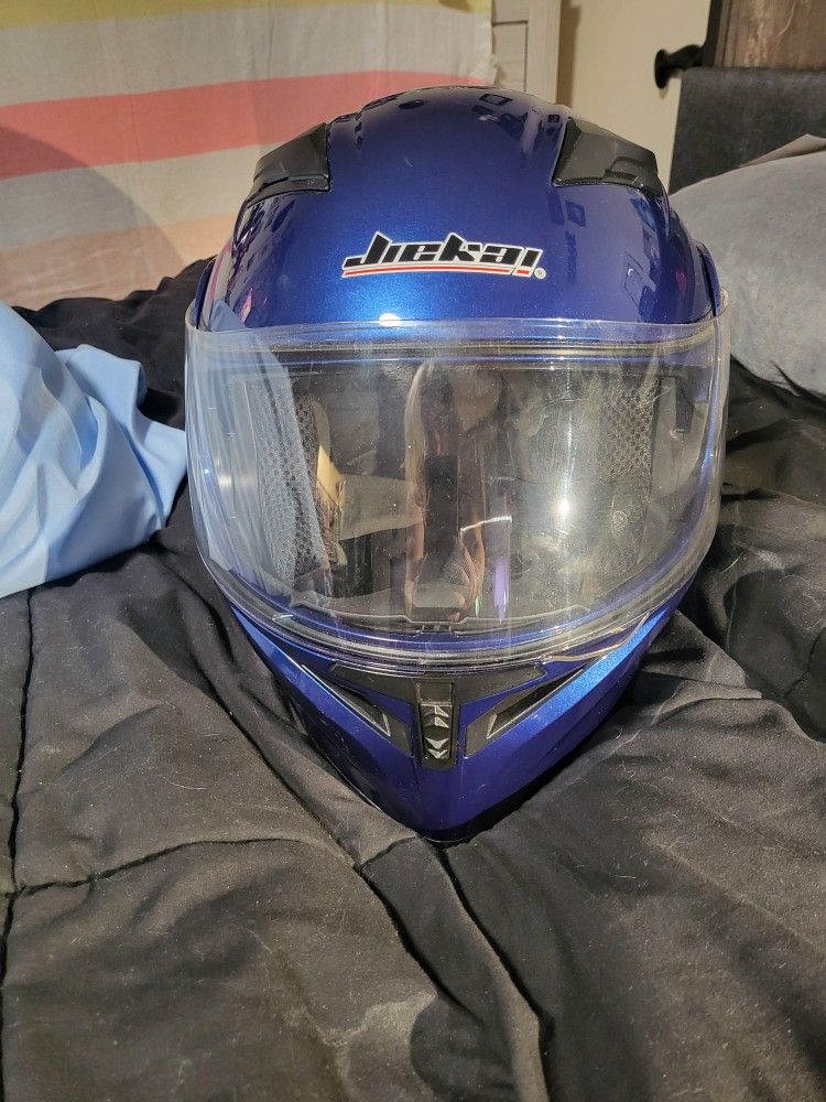 Blue Helmet SPEAKER IN IT VERY GOOD SHAPE