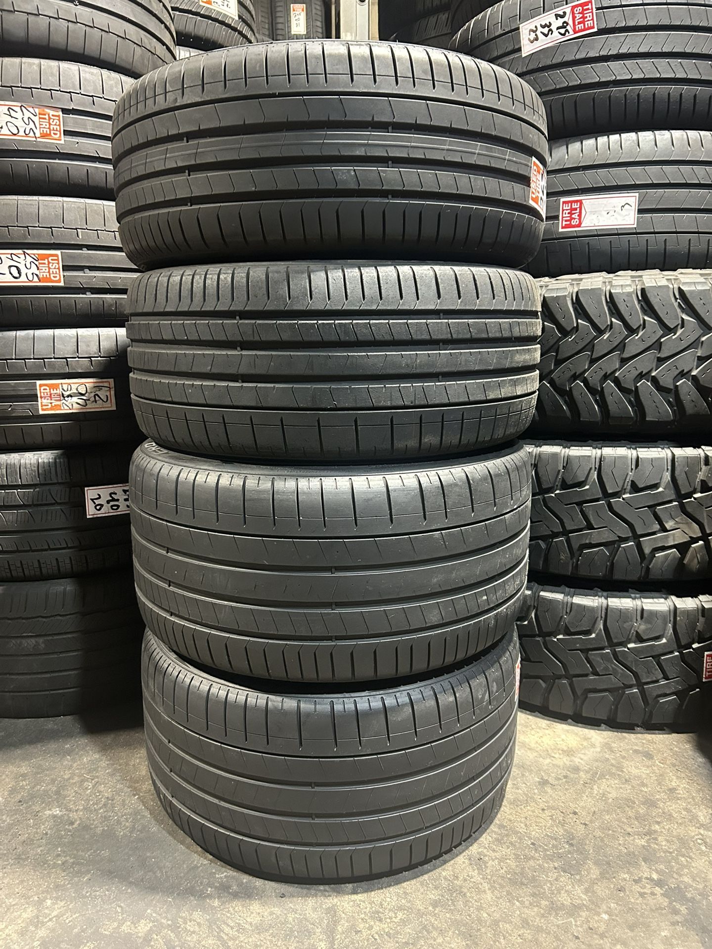SET OF 4 USED TIRES PIRELLI PZERO (STAGGERED)…305/30/21 Rr—265/35/21 Ft