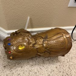 Disneyland Marvel Avengers Thanos Gauntlet Cup