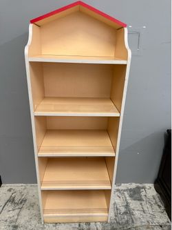 Children’s house shaped wooden five level bookshelf