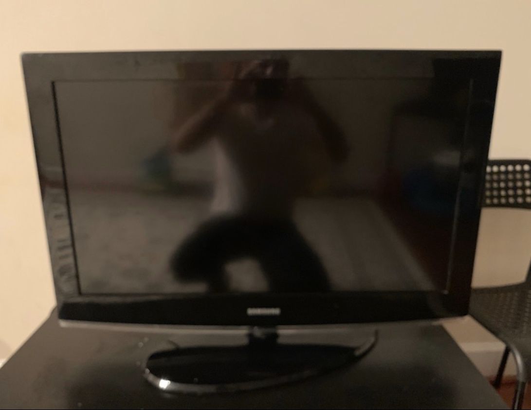 Clean smoothly for Samsung 32 inch TV