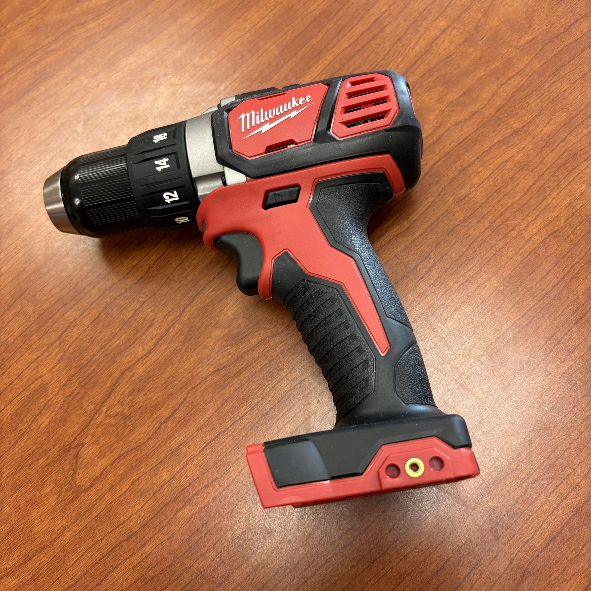 Milwaukee New Drill Driver 18M - Nuevo
