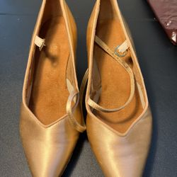 International Standard Vista SingleStrap Peach Flare Heel Size 6 New