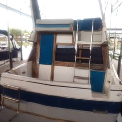 1986 Bayliner 2958 Command Bridge