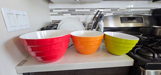 Mixing bowls & Storage containers
