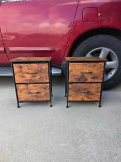 Night stand, dresser/ mesas de noche y cajonera.