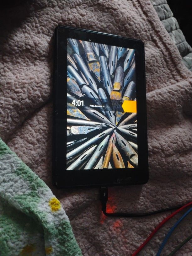 Samsung Tablet Galaxy 3 And Kindle Tablet Amazon D01400