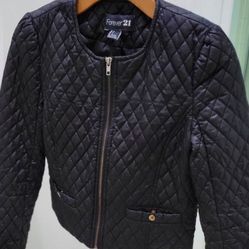Black Quilted Lightweight Zip Up Cropped Jacket