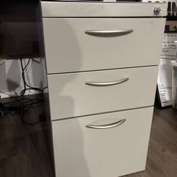 Metal Locking Filing Cabinet 80 OBO