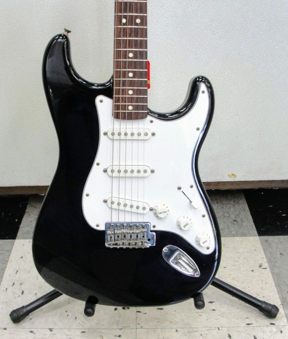 2004 FENDER STRATOCASTER MIM