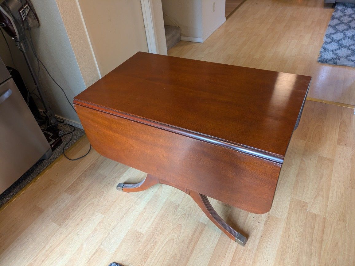 Free Vintage Expandable Table