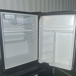 Mini Magic Chef Refrigerator 