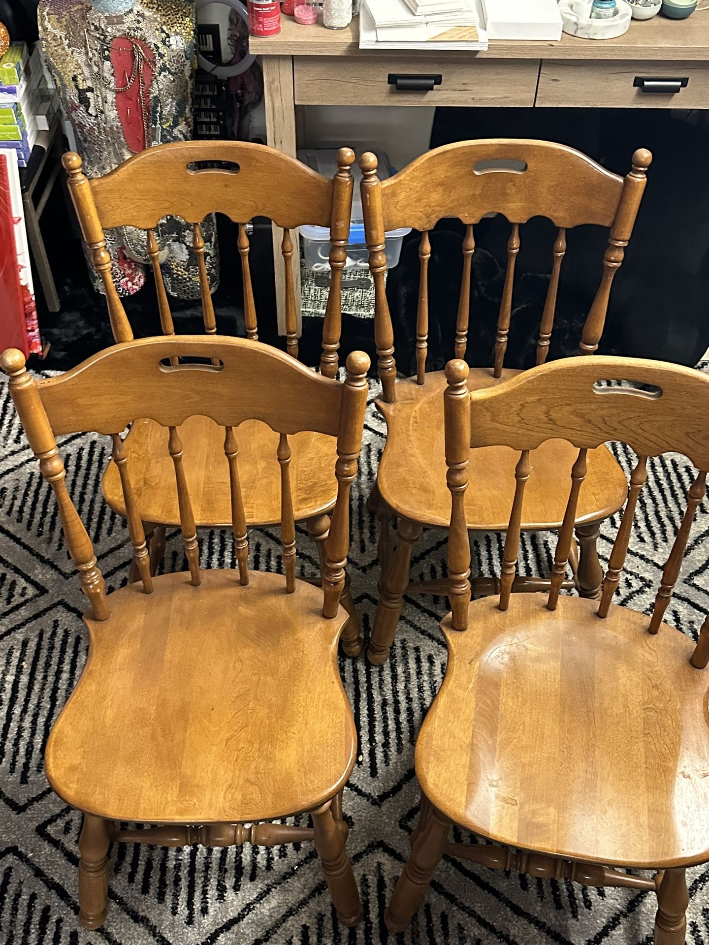 4 Ethan Allen Chairs With Round Table 