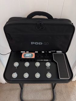 Line 6 POD Go Wireless Guitar Multi-effects Floor Processor with Case and Magnetic Toppers