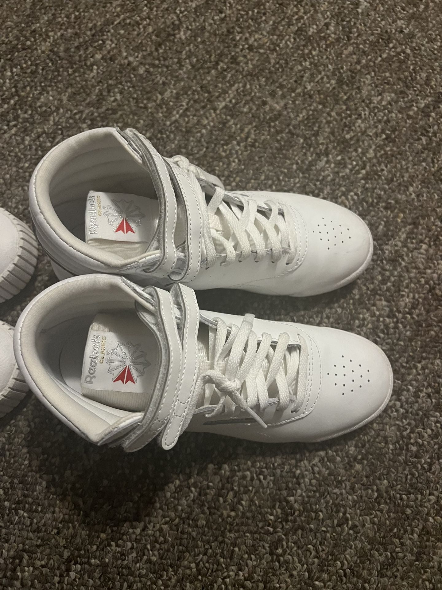 Girls Size 3 Reebok Sneaker (FREE!!!!)