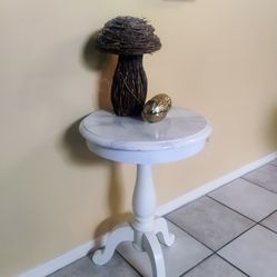 Custom Marble Finish Accent Table – Elegant White