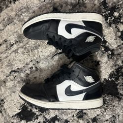 High top Jordan’s 1s 