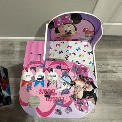 Minnie Mouse Desk