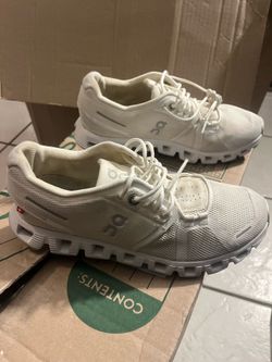 Woman’s size 7 On Cloud 6