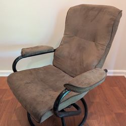 Comfortable recliner chair with 360 degree spinning 