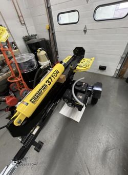 Brand New 37 TON Log Splitter With Oil Funnel And Hydraulic Oil