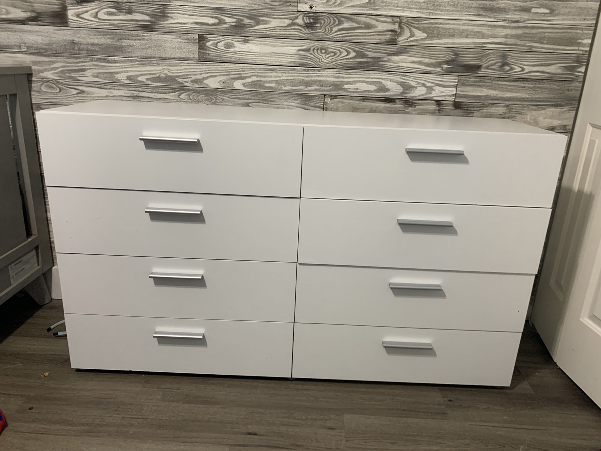 White 8-drawer Dresser