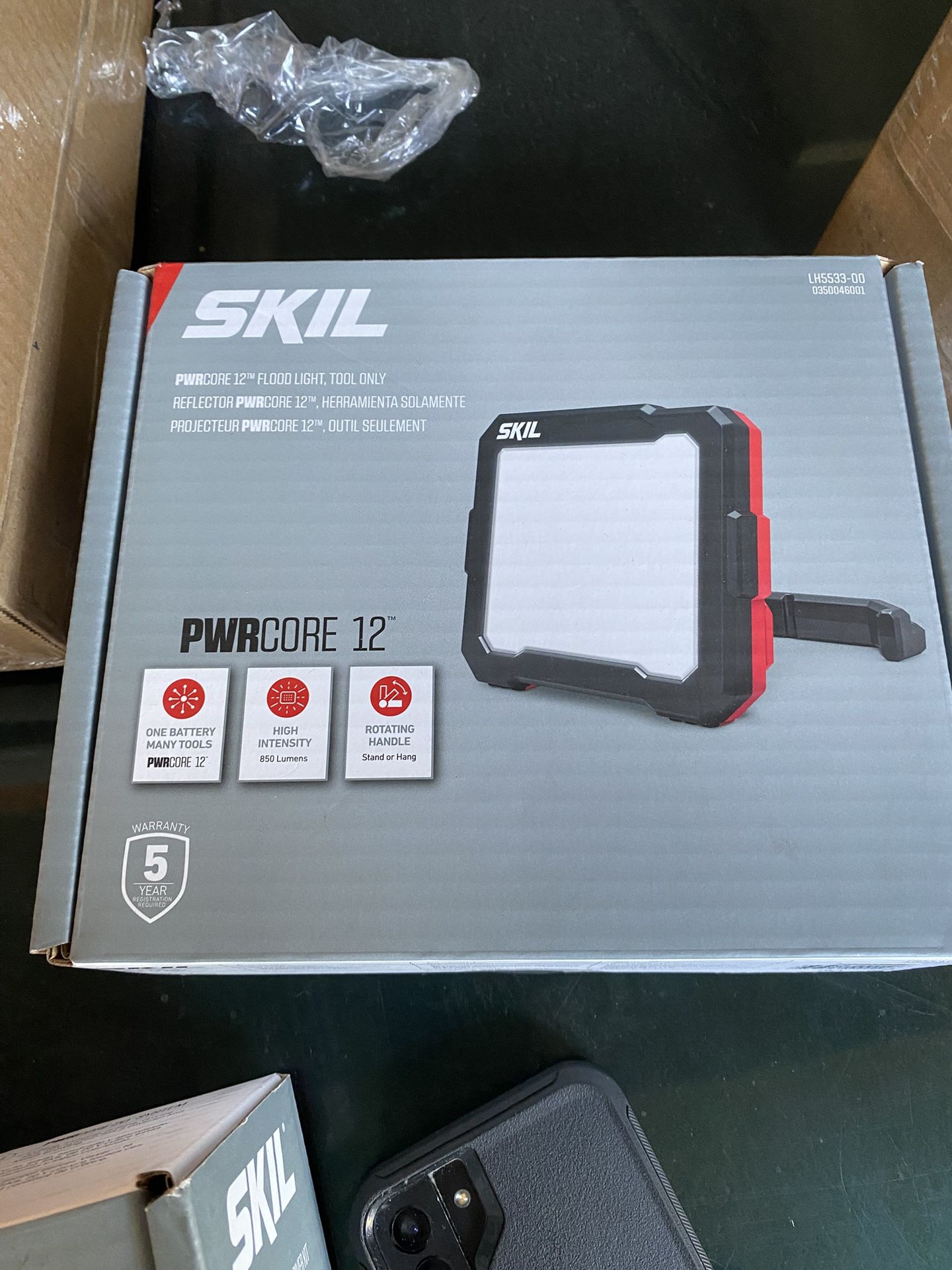 SKIL 12-volt 850 -Lumens LED Battery-operated Rechargeable Portable Work Light