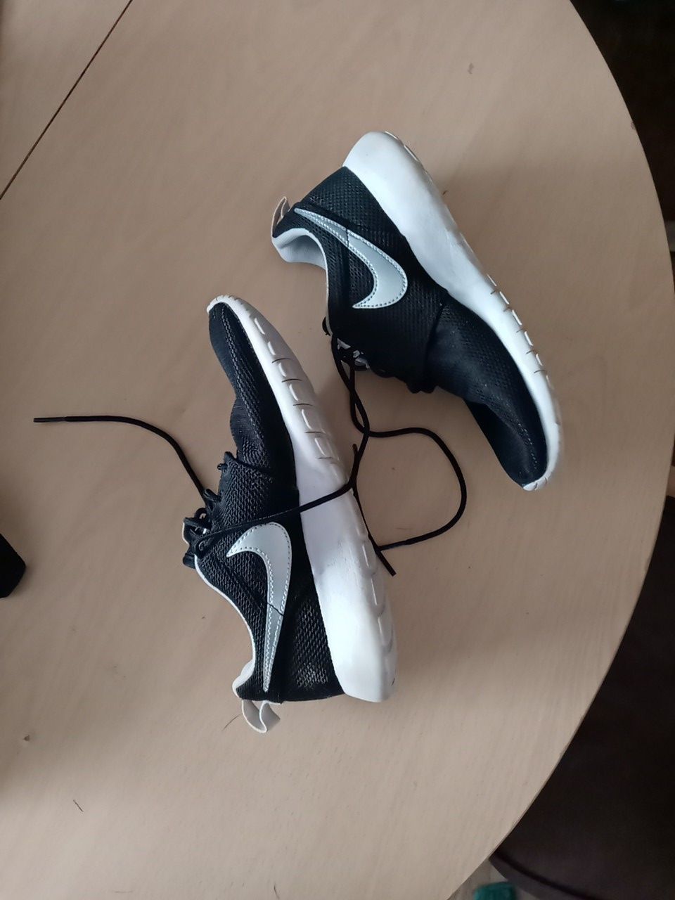 Nike freerunners size 5Y