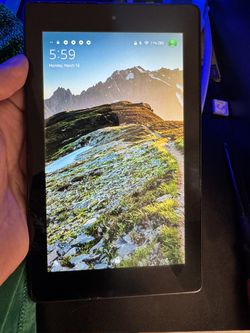 Amazon Fire 7 (7th Gen) With Case