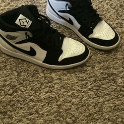 9.5 Jordan 1 Mid