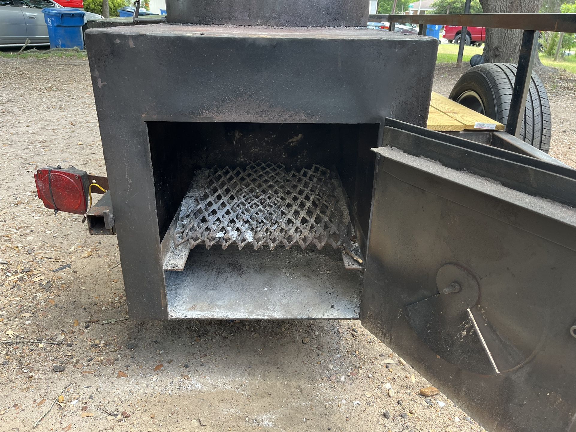 Offset Smoker /charcoal With 4 Wheels In Tires for Sale in Hockley, TX OfferUp