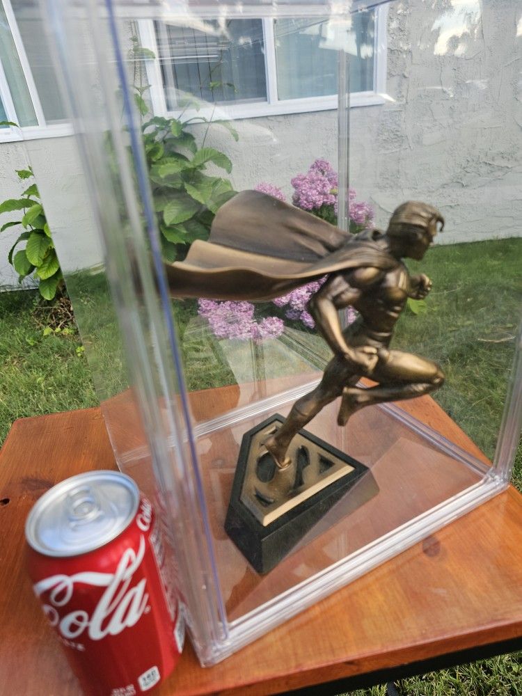 10" BRONZE SUPERMAN STATUE IN PLEXIGLASS DISPLAY CASE BRAND NEW