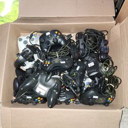 Xbox Original And Xbox 360 Controllers. 