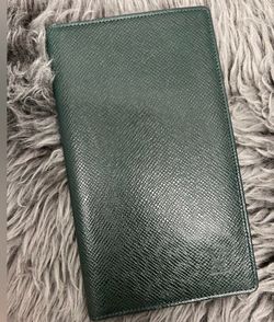 LOUIS VUITTON TAIGA Green