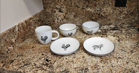 Harry & David bowls, plates and mug