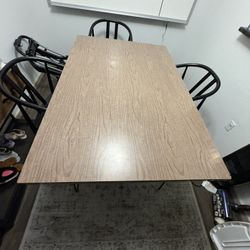 FREE TABLE NO CHAIRS 