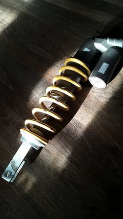 SHOWA KRN-851 MONO SHOCK