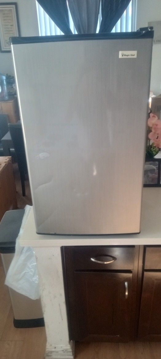 Practically Brand New Magic Chef Stainless Steel Compact Refrigerator With Single Door For Sale.