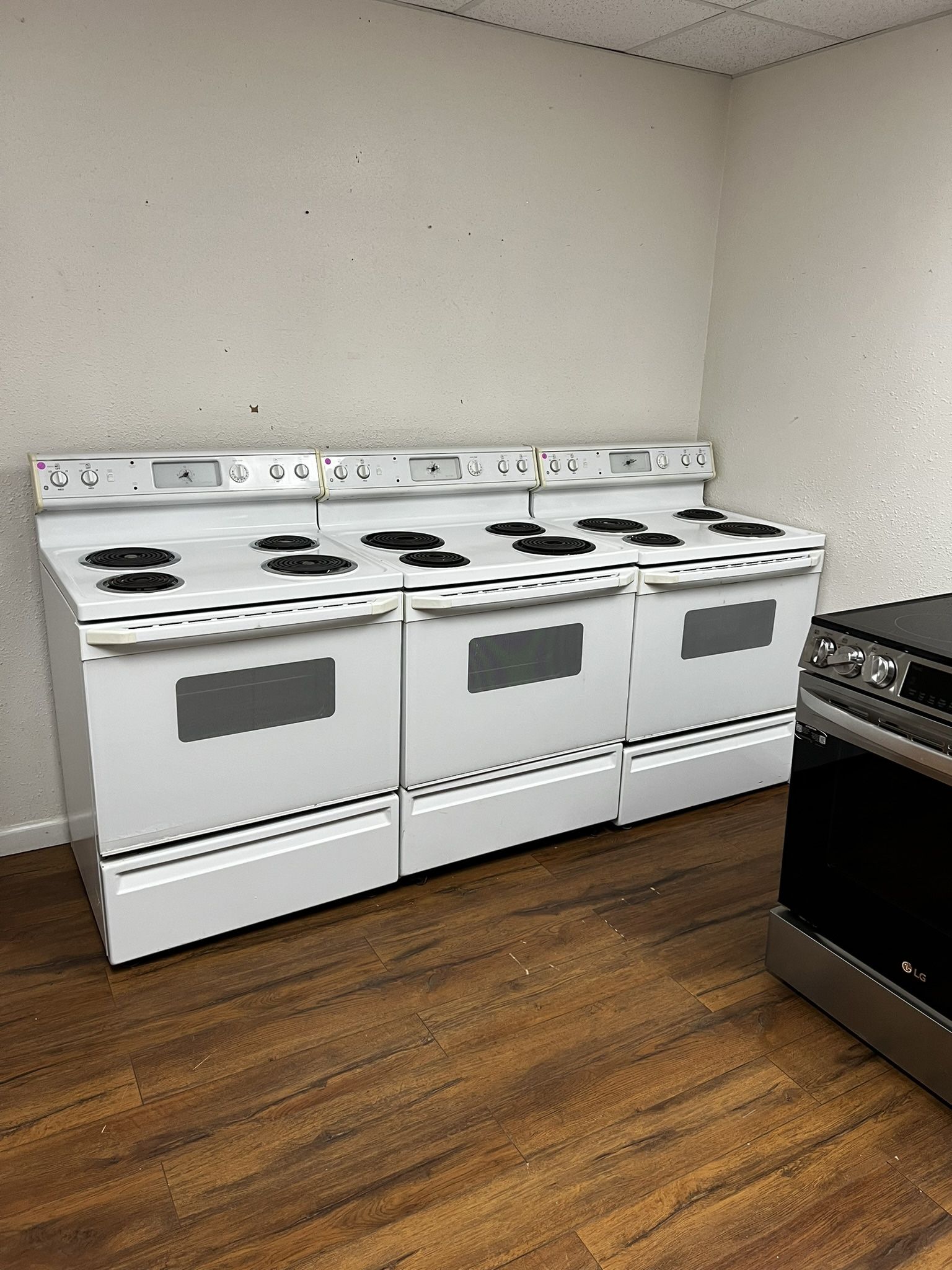 USED STOVES WITH WARRANTY 