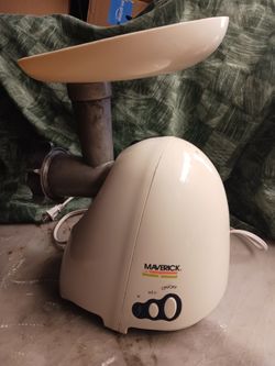 Meat GRINDER. Electric 